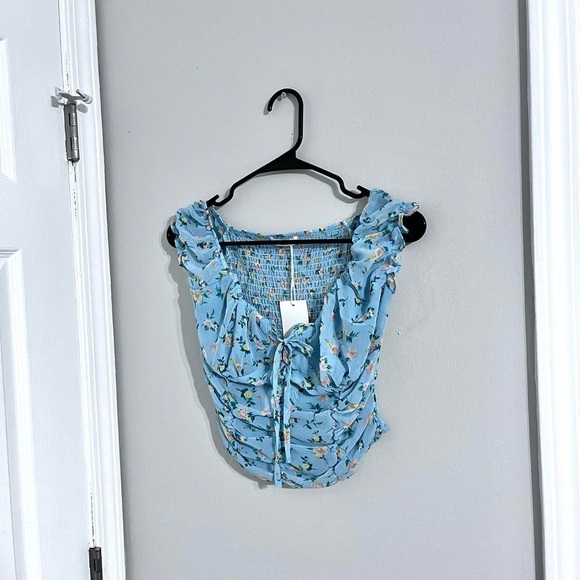 ✨20% Off Sale✨NWT Active USA - Light Blue Ruched Floral Crop Top - Picture 3 of 6